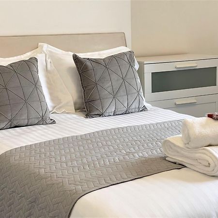 Robinhuts - 3 Bed Accommodation -Perfect For Contractors, Families & Students Kingston upon Hull Esterno foto