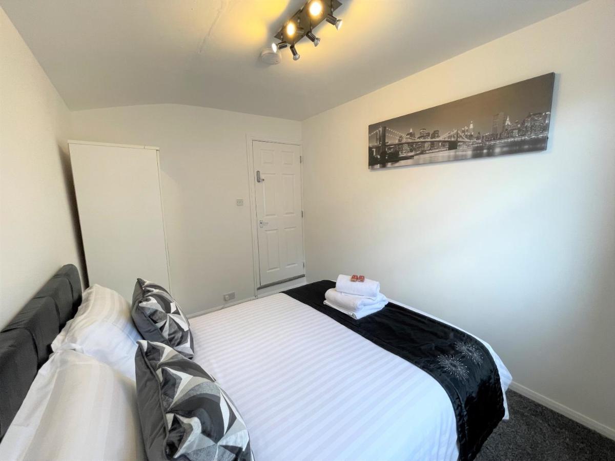 Robinhuts - 3 Bed Accommodation -Perfect For Contractors, Families & Students Kingston upon Hull Esterno foto