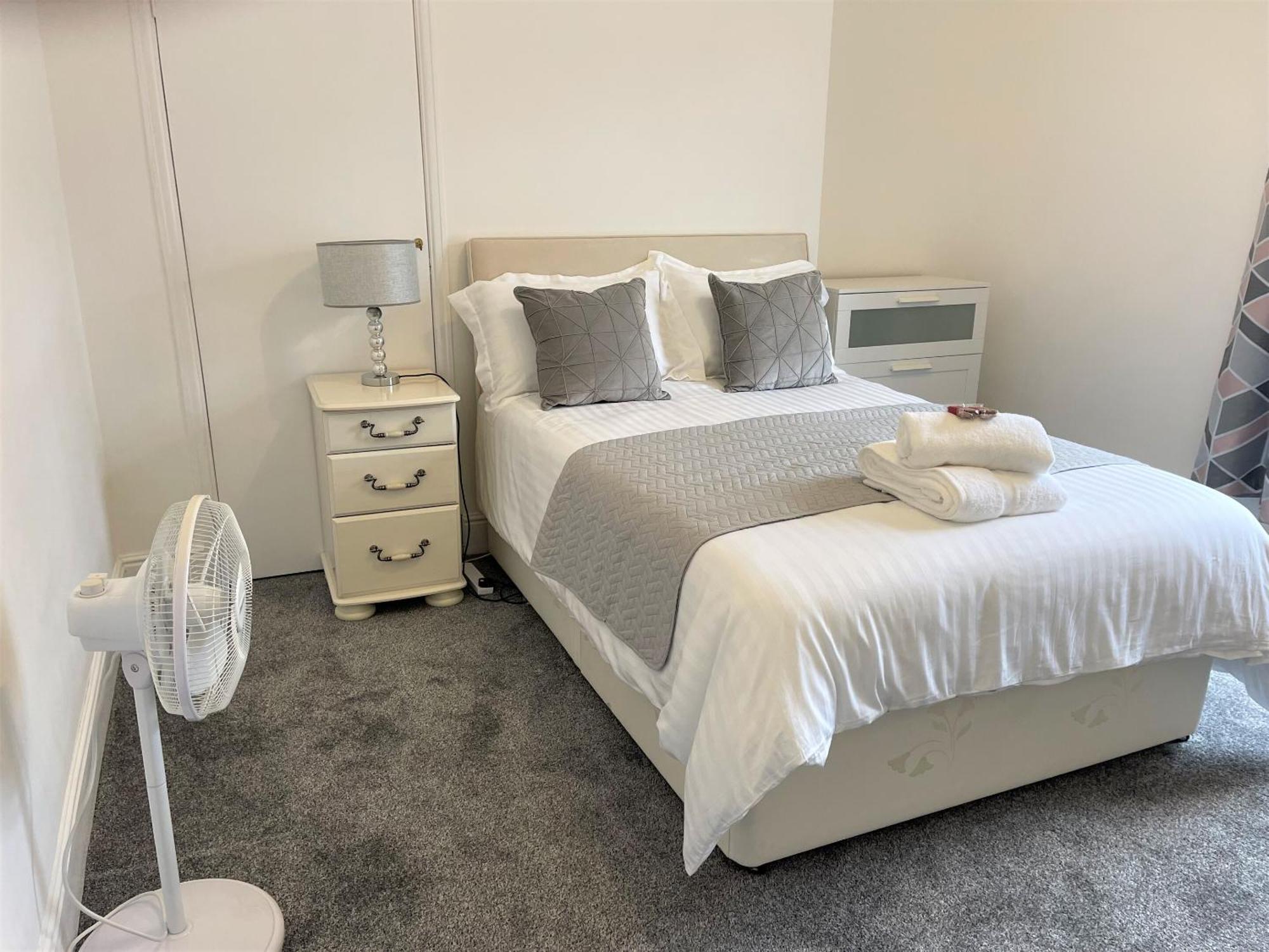 Robinhuts - 3 Bed Accommodation -Perfect For Contractors, Families & Students Kingston upon Hull Esterno foto