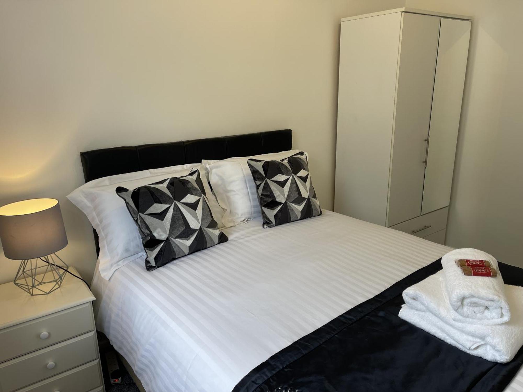 Robinhuts - 3 Bed Accommodation -Perfect For Contractors, Families & Students Kingston upon Hull Esterno foto