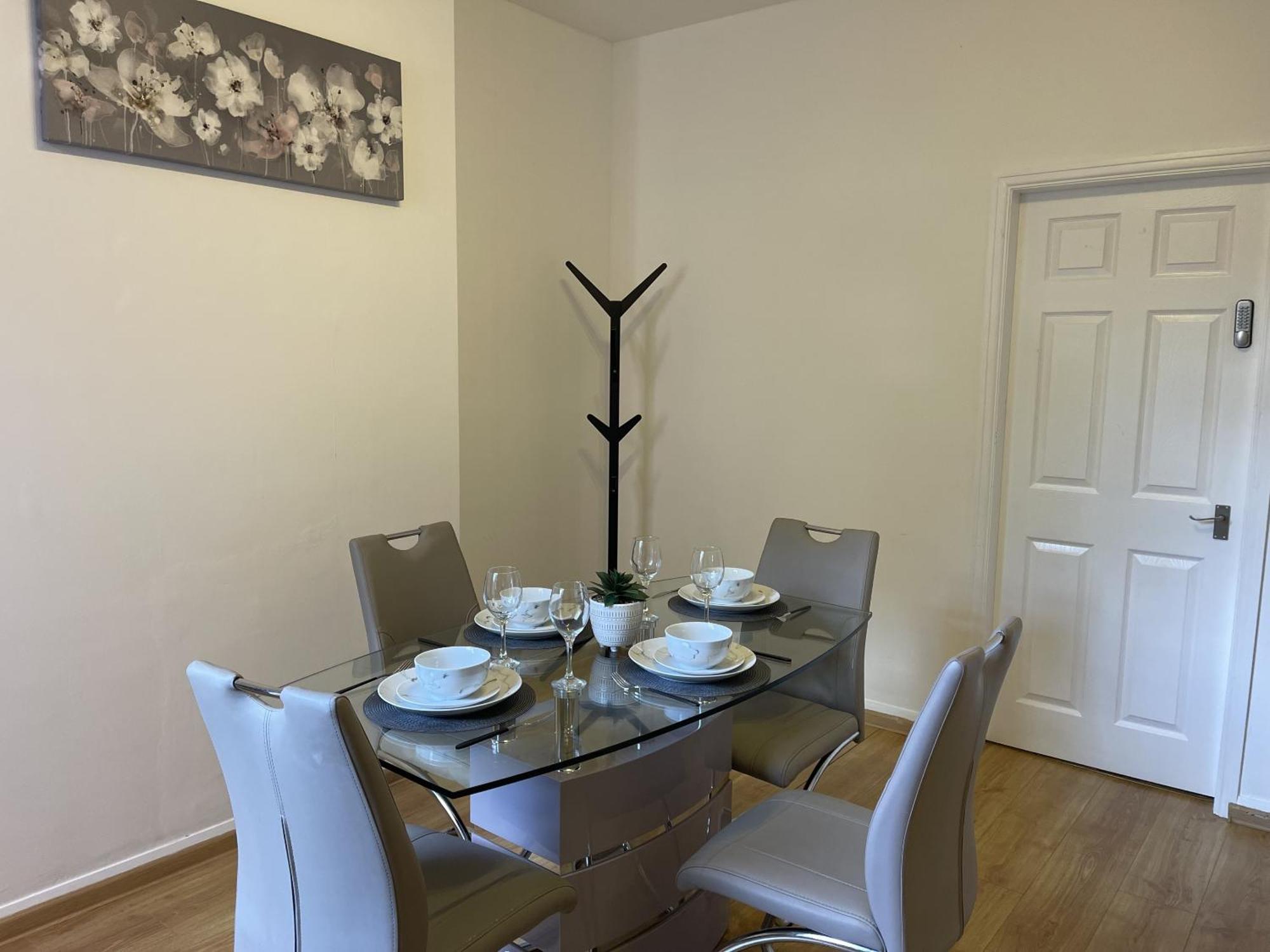 Robinhuts - 3 Bed Accommodation -Perfect For Contractors, Families & Students Kingston upon Hull Esterno foto