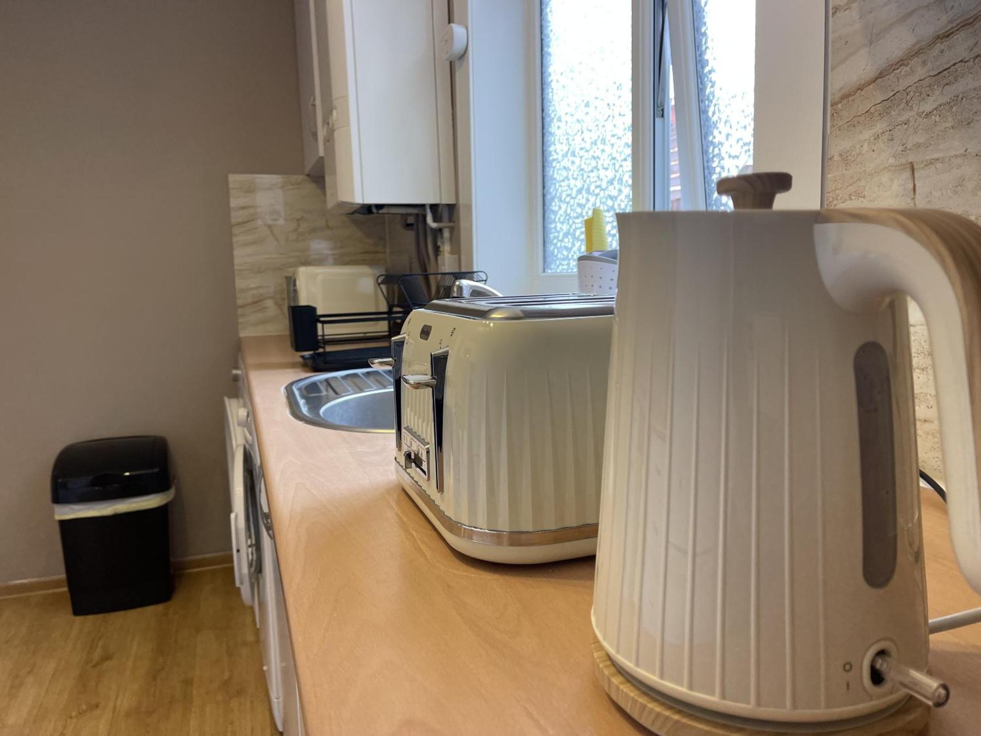 Robinhuts - 3 Bed Accommodation -Perfect For Contractors, Families & Students Kingston upon Hull Esterno foto