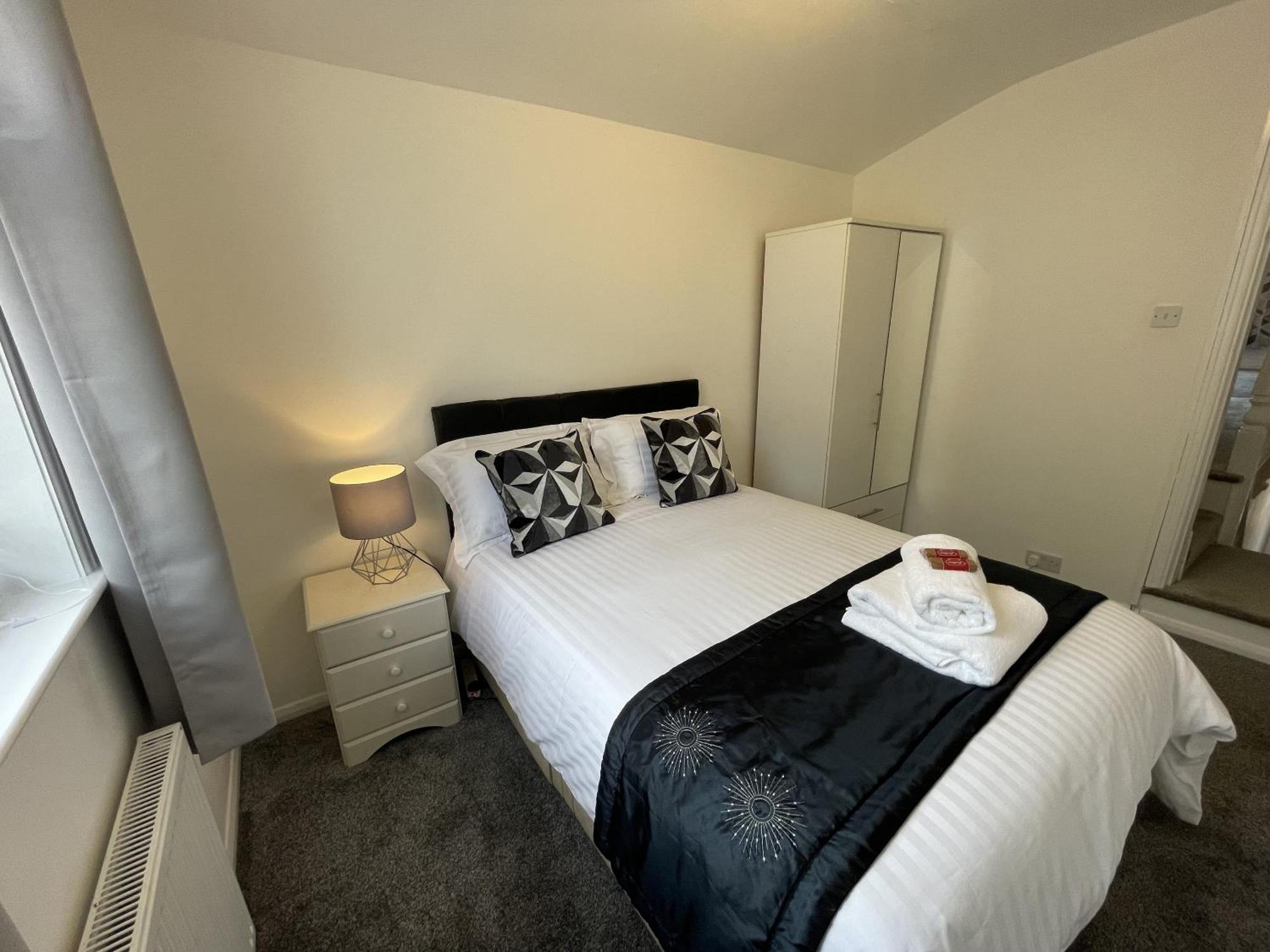 Robinhuts - 3 Bed Accommodation -Perfect For Contractors, Families & Students Kingston upon Hull Esterno foto